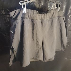 Avia jugging shorts large